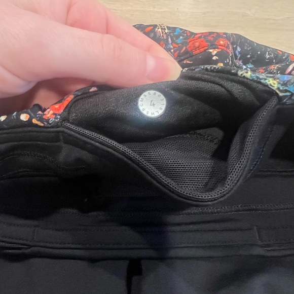 Lululemon Athletica Black and Multicolor Leggings Floral Size 4 - Picture 2 of 4